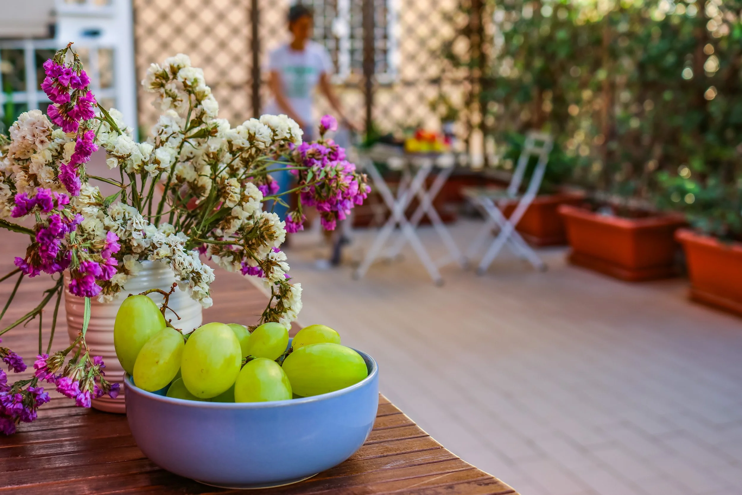 Terrazzo di Milvio22 con fiori e uva